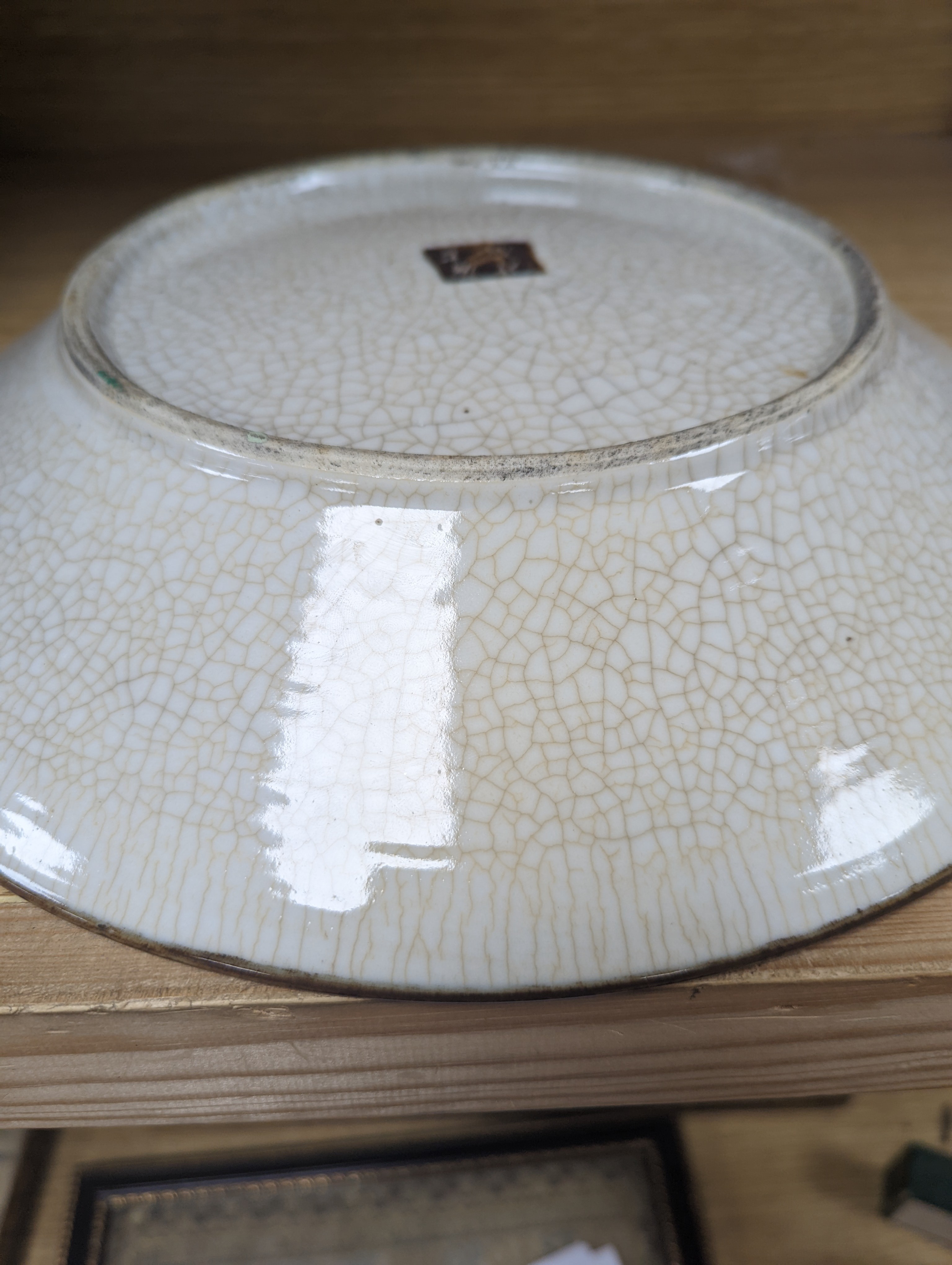 A Chinese famille verte 'warriors' crackle glaze dish 33cm